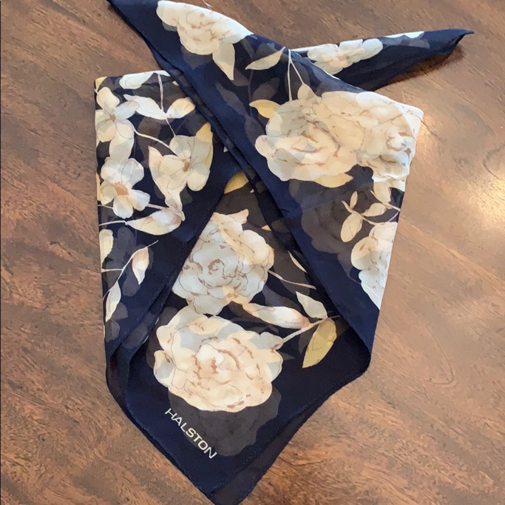 Halston Floral print Scarf